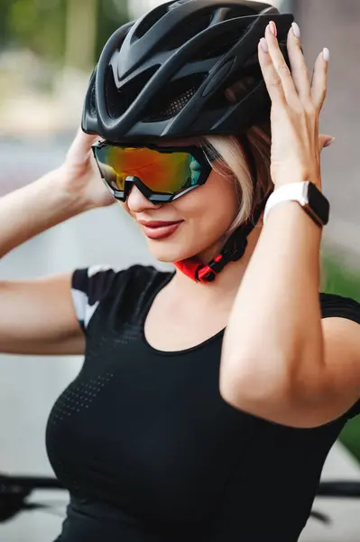 Fitness Young Woman Protective Helmet Sport Glasses Posing City Street — Stock Photo, Image