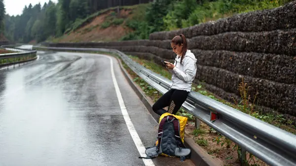 Young Caucasian Woman Backpack Standing Wet Road Mountains Using Smartphone — Stock Photo, Image