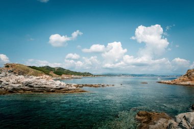 İnanılmaz açık deniz ve mavi gökyüzü, Ouranoupolis, Yunanistan 'da inanılmaz manzara