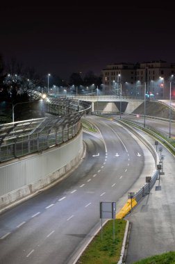 Pekin, Çin 'de gece görüşü. Uzun pozlama.