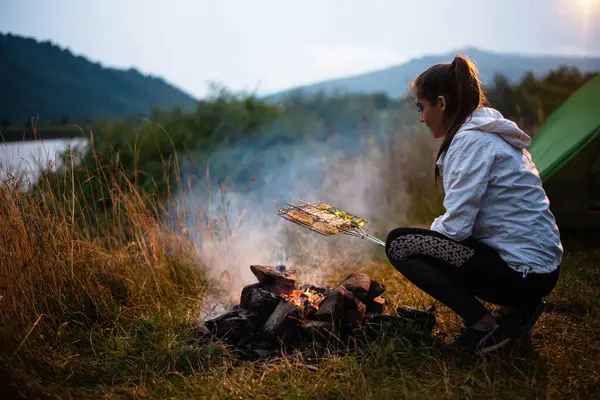 Young Calm Woman Tourist Frying Vegetables Beautiful Nature Landscape While Fotos De Bancos De Imagens
