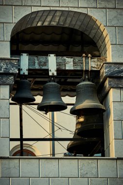 Çan kulesi, eski kilise, çanlar ve diğerleri.