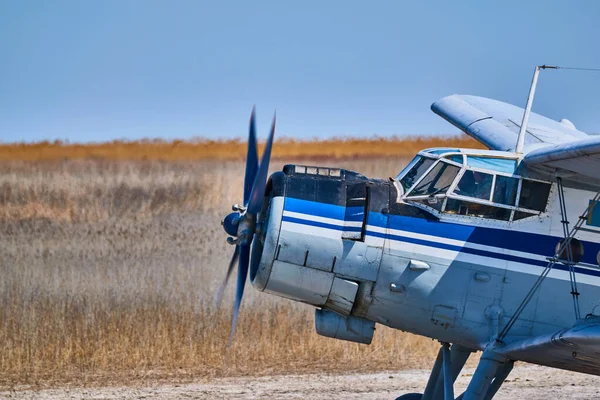 Gökyüzündeki askeri helikopter
