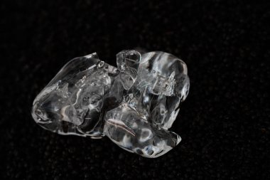 buz siyah zemin üzerinde, buz parçası