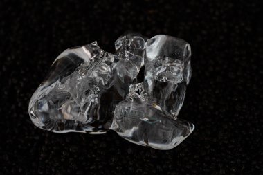 buz siyah zemin üzerinde, buz parçası