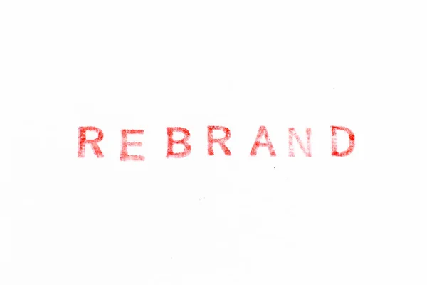 Rode Kleur Inkt Rubber Stempel Woord Rebrand Witte Papieren Achtergrond — Stockfoto