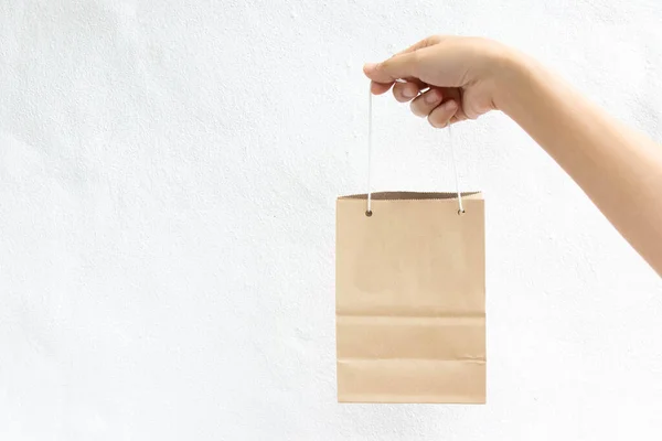 Hand Business Woman Hold Brown Paper Shopping Bag White Concrete — Stok fotoğraf