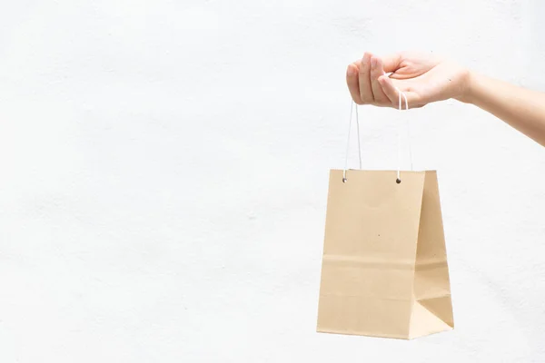 Hand Business Woman Hold Brown Paper Shopping Bag White Concrete — Stok fotoğraf