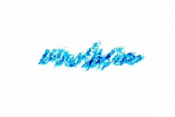 白い紙の背景に細い線の形で青い色のクレヨン手描き — ストック写真