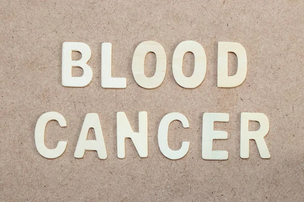Alfabeto Madeira Letra Palavra Câncer Sangue Fundo Madeira — Fotografia de Stock