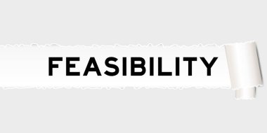 Parçalanmış parçanın altında kelime fiziği olan yırtılmış gri kağıt arkaplan