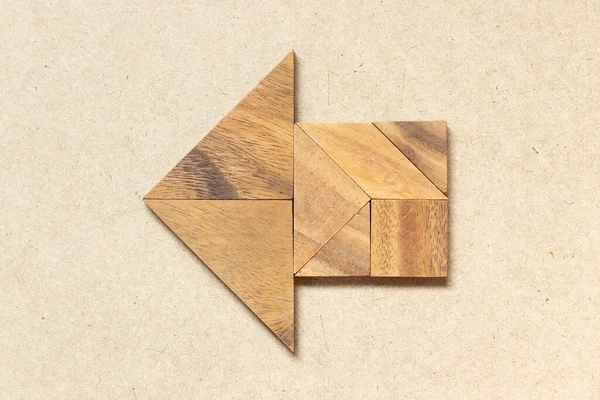 Wooden Tangram Arrow Shape Wood Background — Stock Photo, Image