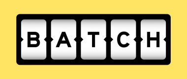 Sarı arkaplanlı slot pankartıyla siyah renk