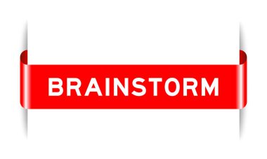 Beyaz arkaplanda kelime beyin fırtınası içeren kırmızı etiketli pankart