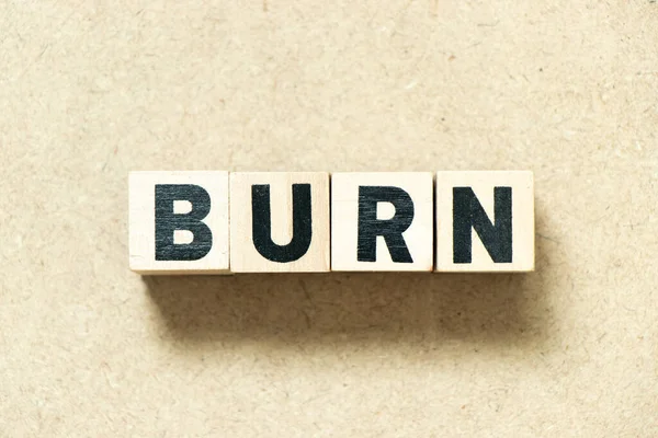 Alfabeto Blocco Lettere Parola Bruciare Sfondo Legno — Foto Stock