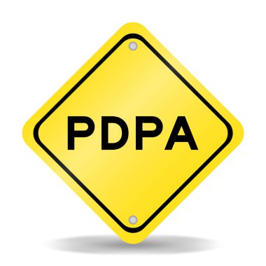 Beyaz arkaplan üzerinde PDPA (kişisel veri koruma eyleminin kısaltması) sözcüğüyle sarı renk taşıma işareti