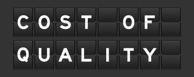 Siyah renk analog ters çevirme tahtası ve gri arkaplanda kalite maliyeti