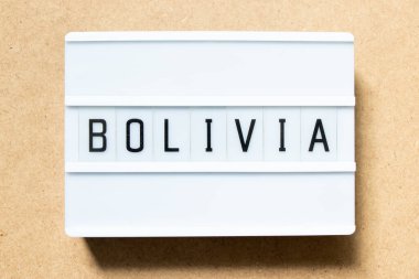 Tahta zemin üzerinde kelime Bolivya ışık kutusu
