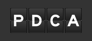 Gri arkaplan üzerinde PDCA (Planın kısaltması kontrol eylemi) sözcüğüyle siyah renk analog çevirme tahtası