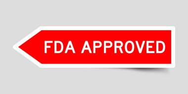 Gri arkaplanda FDA sözcüğünün onaylandığı kırmızı renk ok şekli etiketi