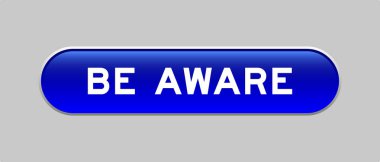 Kelime ile mavi renk kapsül şekil düğmesi gri arkaplan farkında olun