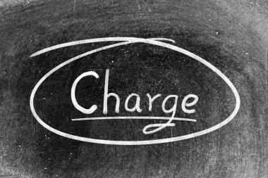 Beyaz tebeşir el yazısı kelime yükü ve karatahta arka planda daire şekli