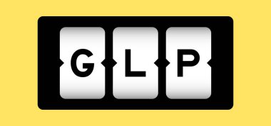 Sarı arkaplan pankartında GLP (İyi laboratuvar uygulamasının kısaltması) ile siyah renk