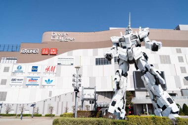TOKYO, JAPONYA - 30 Mar 2024 RX-0 Tek Boynuzlu at Gundam heykeli, Dalgıç Şehri Tokyo Plaza Tokyo, Odaiba