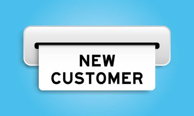 Mavi arkaplandaki makineden yeni bir müşteri sözcüğü içeren beyaz kupon pankartı