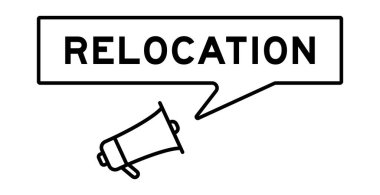 Beyaz arkaplanda kelime yer değiştirme ile konuşma baloncuğu ile megafon simgesi