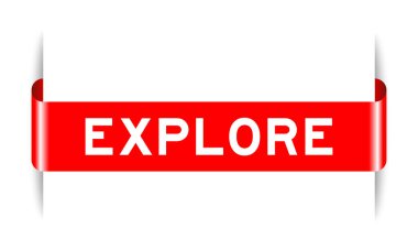 Beyaz arkaplanda kelime keşfi yapan kırmızı etiketli pankart