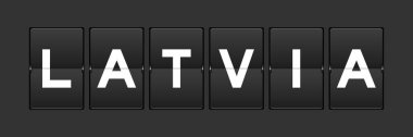 Siyah renk analog ters çevirme tahtası ve gri arkaplanda latvia kelimesi