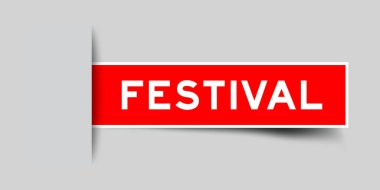 Gri arkaplana eklenmiş kelime festivali içeren kırmızı renk kare etiketi