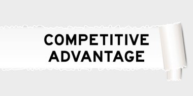 Parçalanmış parçanın altında kelime rekabeti avantajı olan yırtılmış gri kağıt arkaplanı