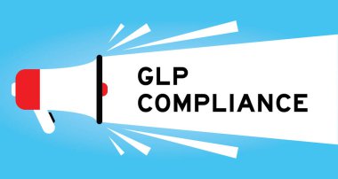 GLP (İyi laboratuvar uygulamasının kısaltılmışı) sözcüğü ile renk megafonu simgesi mavi arkaplan üzerindeki beyaz pankarta uyumu