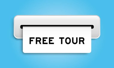 Beyaz kupon pankartı mavi arkaplandaki makineden ücretsiz turlar