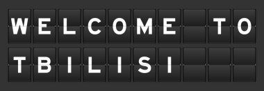 Gri arkaplanda Tiflis 'e hoş geldiniz yazılı siyah renk analog çevirme tahtası