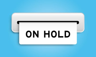 Mavi arkaplandaki makineden gelen sözlerle birlikte beyaz kupon pankartı