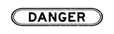 Grunge siyah tehlike kelimesi beyaz arka planda lastik mühür