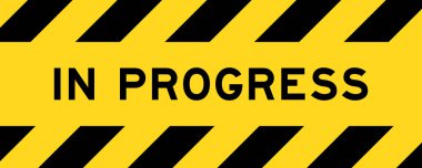 Sarı ve siyah renkli satır çizgili etiket pankartı devam ediyor