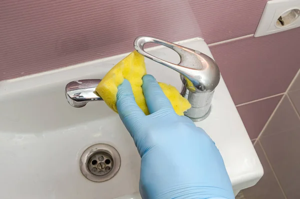 Lavabo Servicio Grifo Agua Con Agente Limpieza —  Fotos de Stock