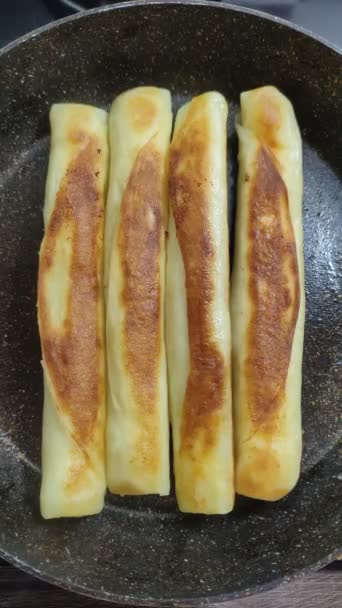 Vertical Video Cook Fries Pancakes Breakfast Frying Pan — Stock Video