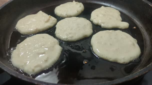 Cook Frying Pancakes Frying Pan — Stock Video