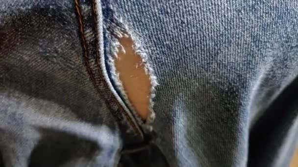 Rubbing Hole Jeans Pants — 图库视频影像