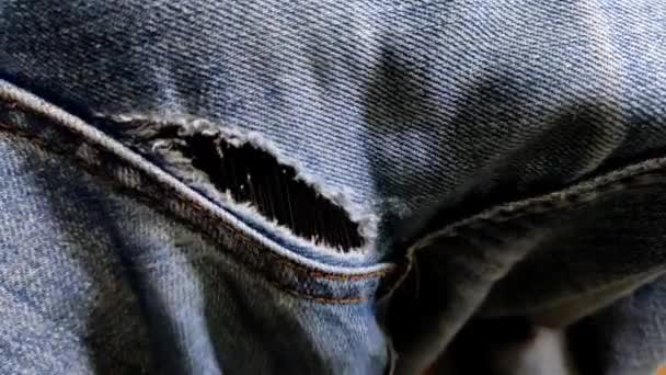 Rubbing Hole Jeans Pants — Stockvideo