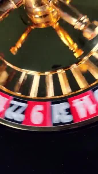 Roulette Wheel Casino Spinning Red Wins Vertical Video — Stok video
