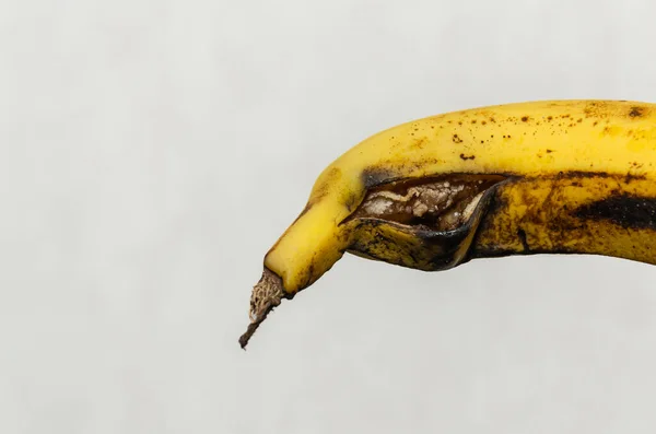 Plátano Podrido Estropeado Con Manchas Negras —  Fotos de Stock