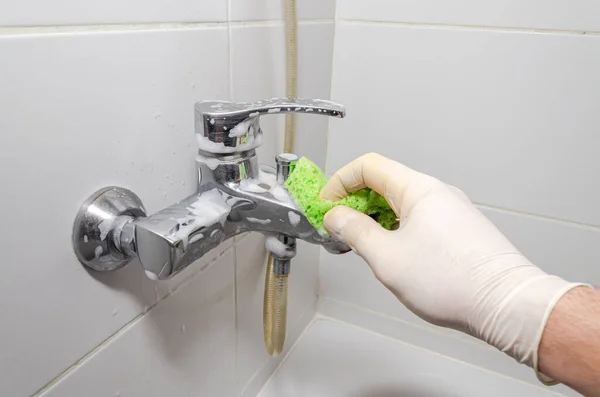 Housekeeper Cleaning Bathroom Faucet Lime Scale Cleaner — Stock Photo, Image