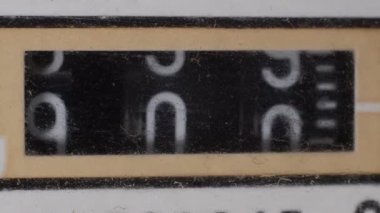 Eski analog gaz sayacı gaz tüketimini sayar