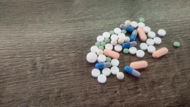 Медицинские Таблетки Лежат Столе — стоковое видео